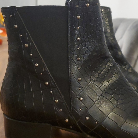 Black Italian leather snake skin booties - Picture 2 of 6